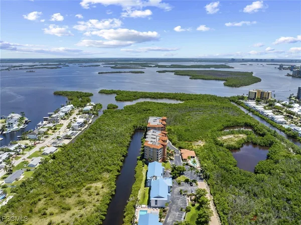 $325,000 | 22652 Island Pines Way, Unit 154, Fort Myers Beach, FL 33931