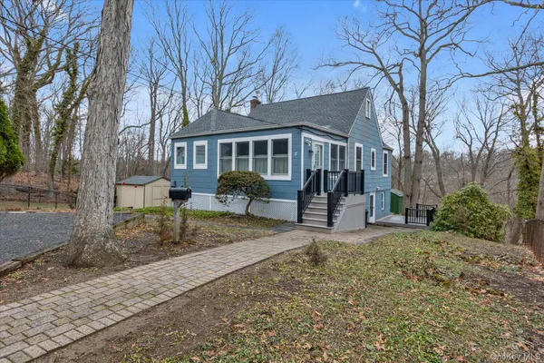 $1,850 | 11 Doris Court, Northport, NY 11768