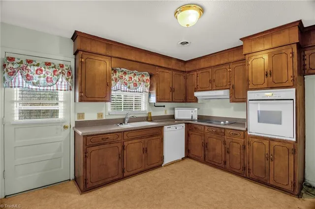 $299,900 | 387 Ledford Circle, High Point, NC 27265