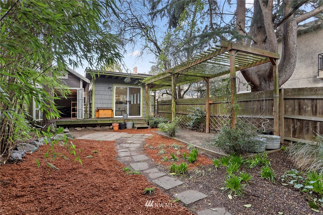 719 North 45th Street Seattle, WA 98103 - Photo 25 of 26 Gallery Image 25