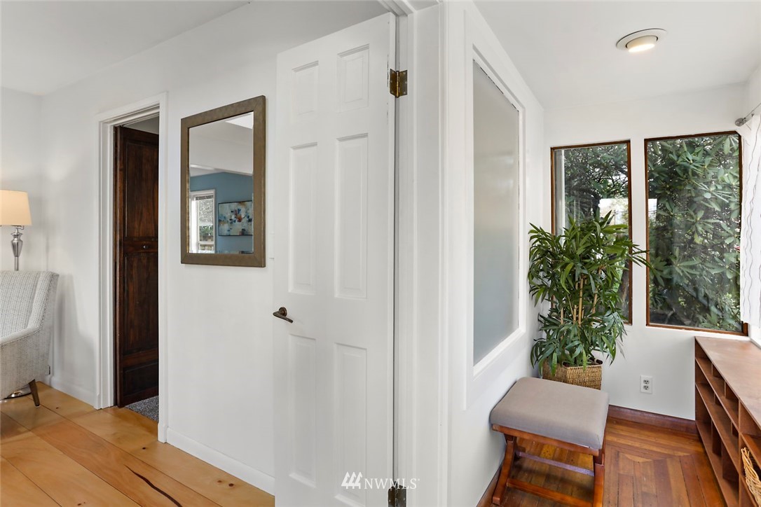 719 North 45th Street Seattle, WA 98103 - Photo 7 of 26 Gallery Image 7