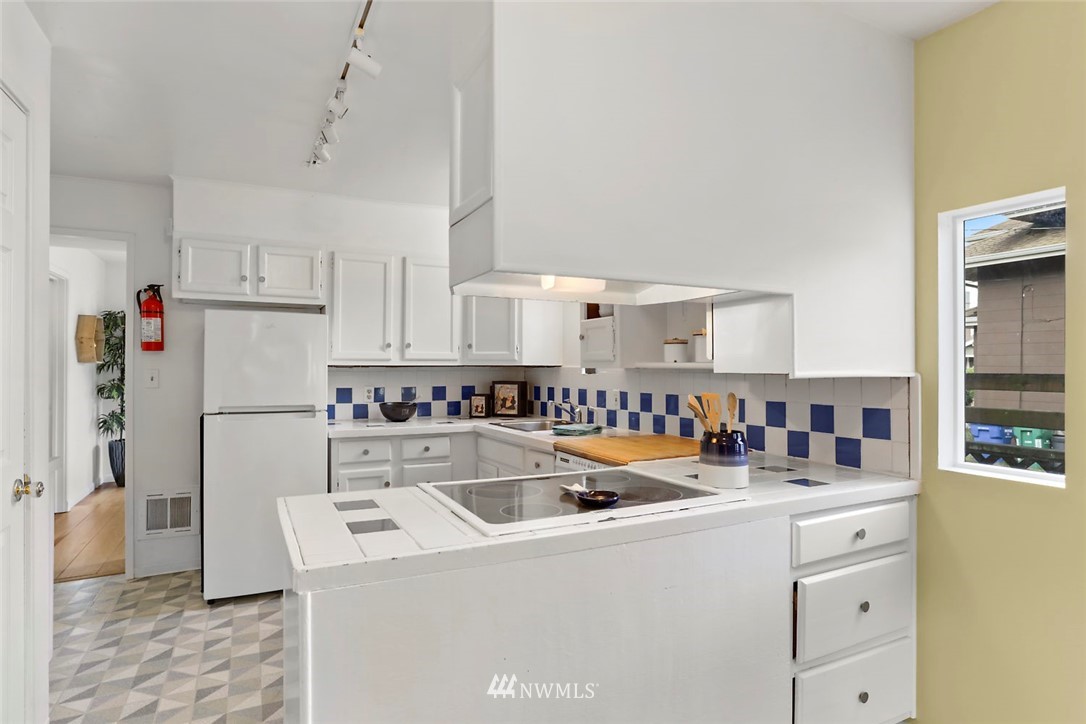 719 North 45th Street Seattle, WA 98103 - Photo 8 of 26 Gallery Image 8