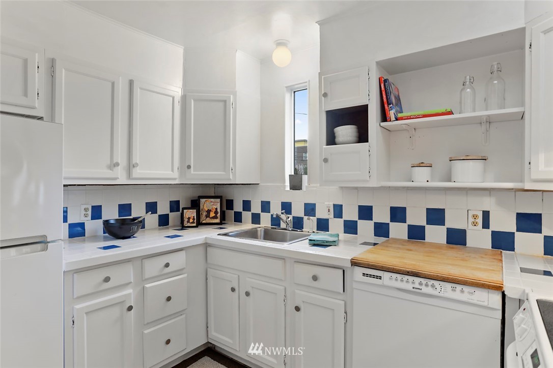 719 North 45th Street Seattle, WA 98103 - Photo 9 of 26 Gallery Image 9