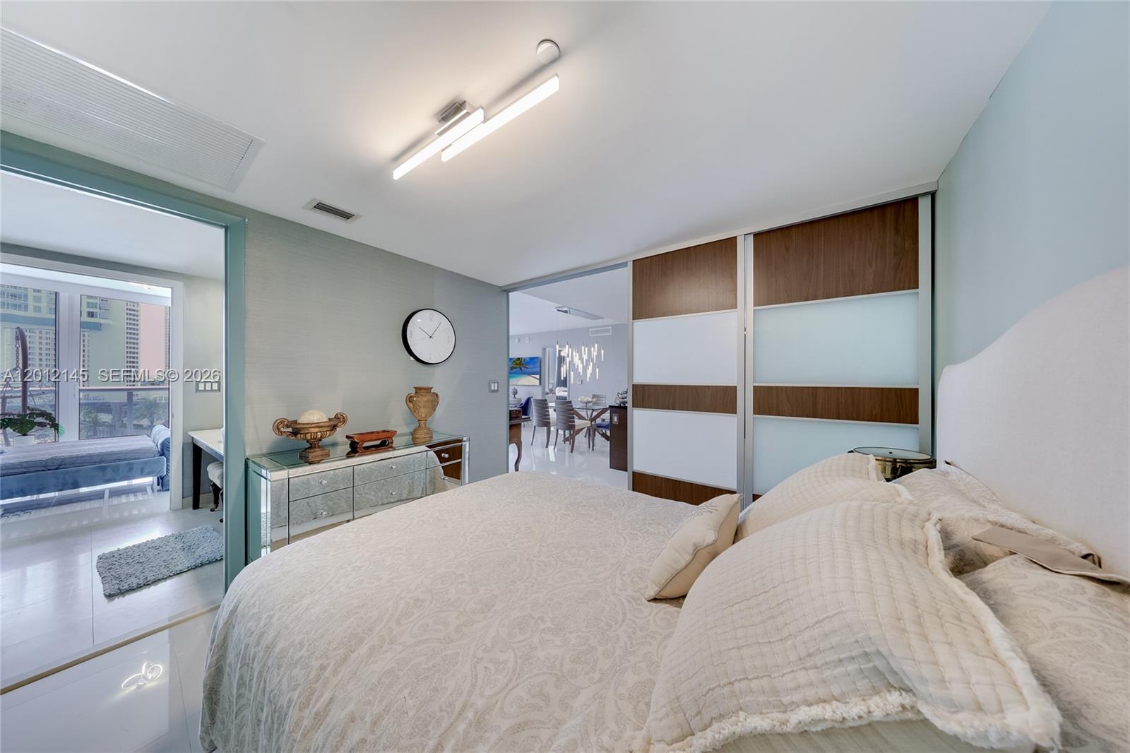 465 Brickell Avenue, Unit 1019 Miami, FL 33131 - Photo 13 of 15
