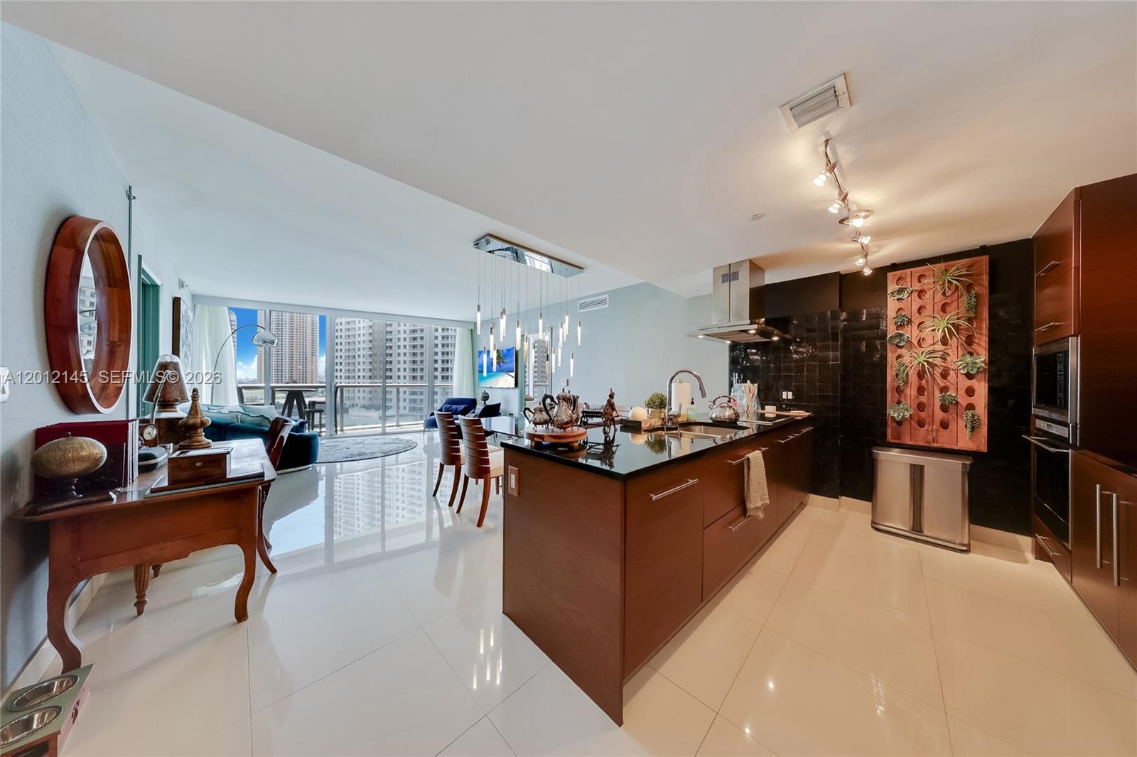 465 Brickell Avenue, Unit 1019 Miami, FL 33131 - Photo 4 of 15