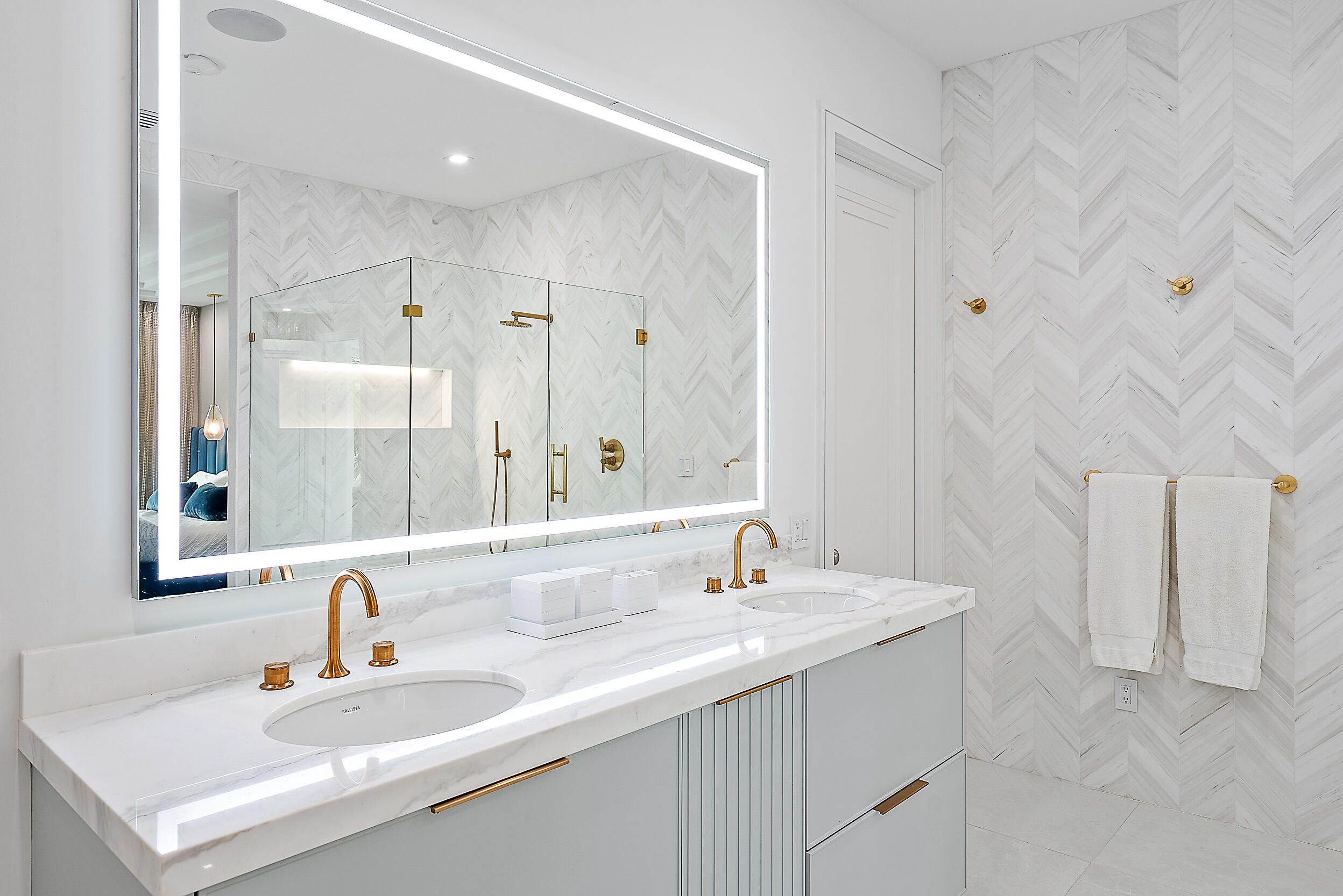 134 Golf Village Boulevard Jupiter, FL 33458 - Photo 20 of 48 a bathroom with double vanity sink and a mirror