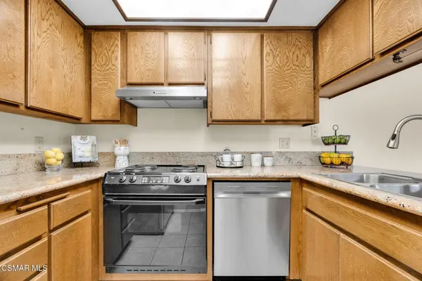 $399,888 | 245 Oak Leaf Drive, Unit 202, Thousand Oaks, CA 91360