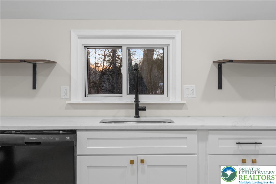 656 Creek Road Bath, PA 18014 - Photo 7 of 26