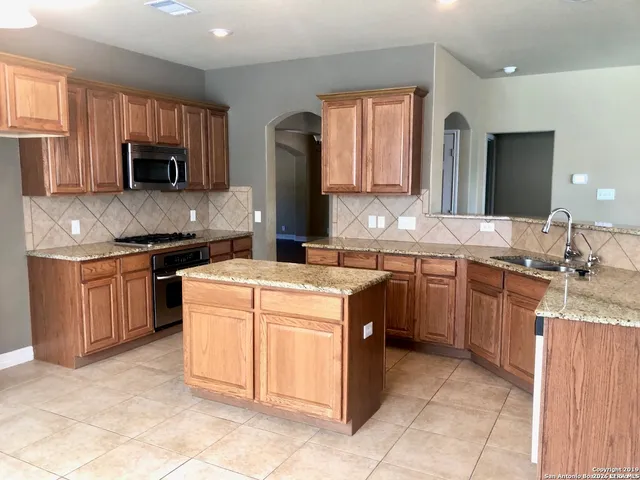 $3,000 | 522 Calm Springs, San Antonio, TX 78260