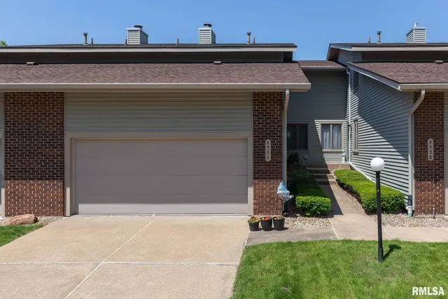 $274,900 | 4554 Bunker Hill Drive, Bettendorf, IA 52722