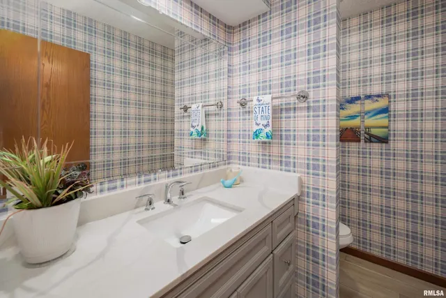 $274,900 | 4554 Bunker Hill Drive, Bettendorf, IA 52722