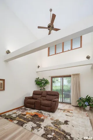 $274,900 | 4554 Bunker Hill Drive, Bettendorf, IA 52722