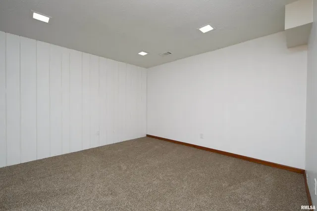 $274,900 | 4554 Bunker Hill Drive, Bettendorf, IA 52722