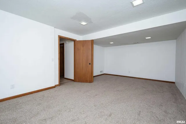 $274,900 | 4554 Bunker Hill Drive, Bettendorf, IA 52722