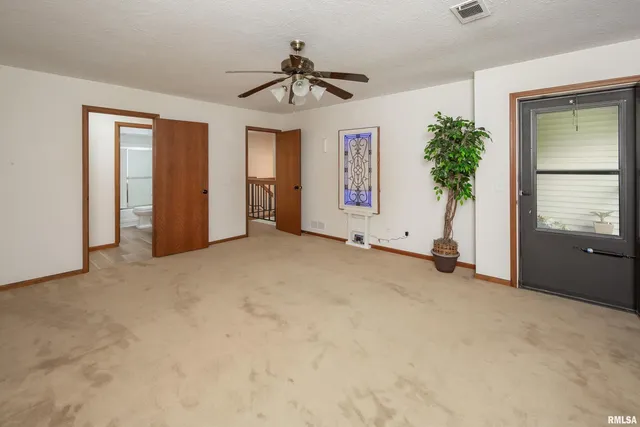 $274,900 | 4554 Bunker Hill Drive, Bettendorf, IA 52722