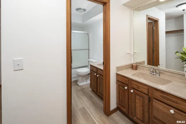 $274,900 | 4554 Bunker Hill Drive, Bettendorf, IA 52722