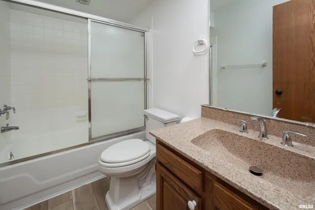 $274,900 | 4554 Bunker Hill Drive, Bettendorf, IA 52722