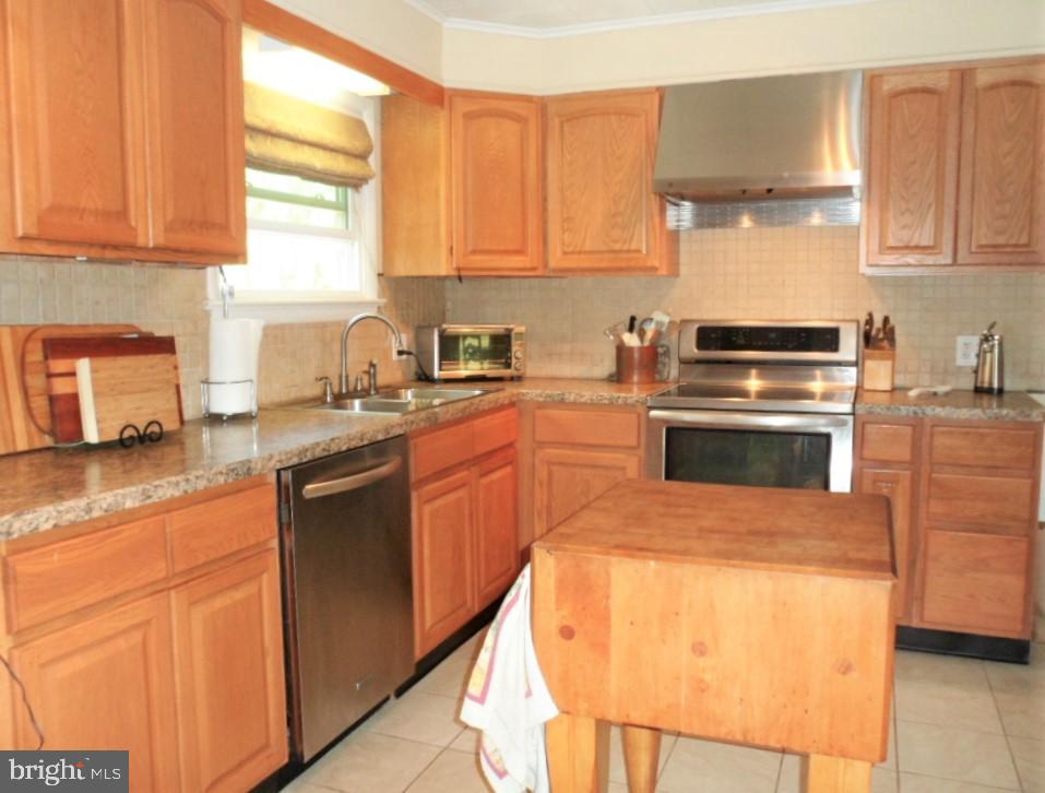 192 Trail Road Hershey, PA 17033 - Photo 7 of 31 Lots of counter space