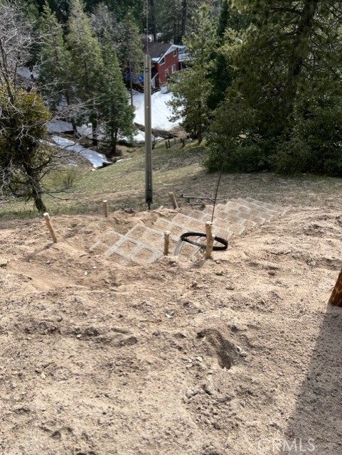 818 Berne Crestline, CA 92325 - Photo 5 of 6 a backyard of a house