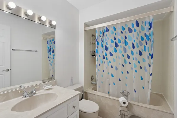 $360,000 | 7235 Willow Way Lane, Unit B, Willowbrook, IL 60527