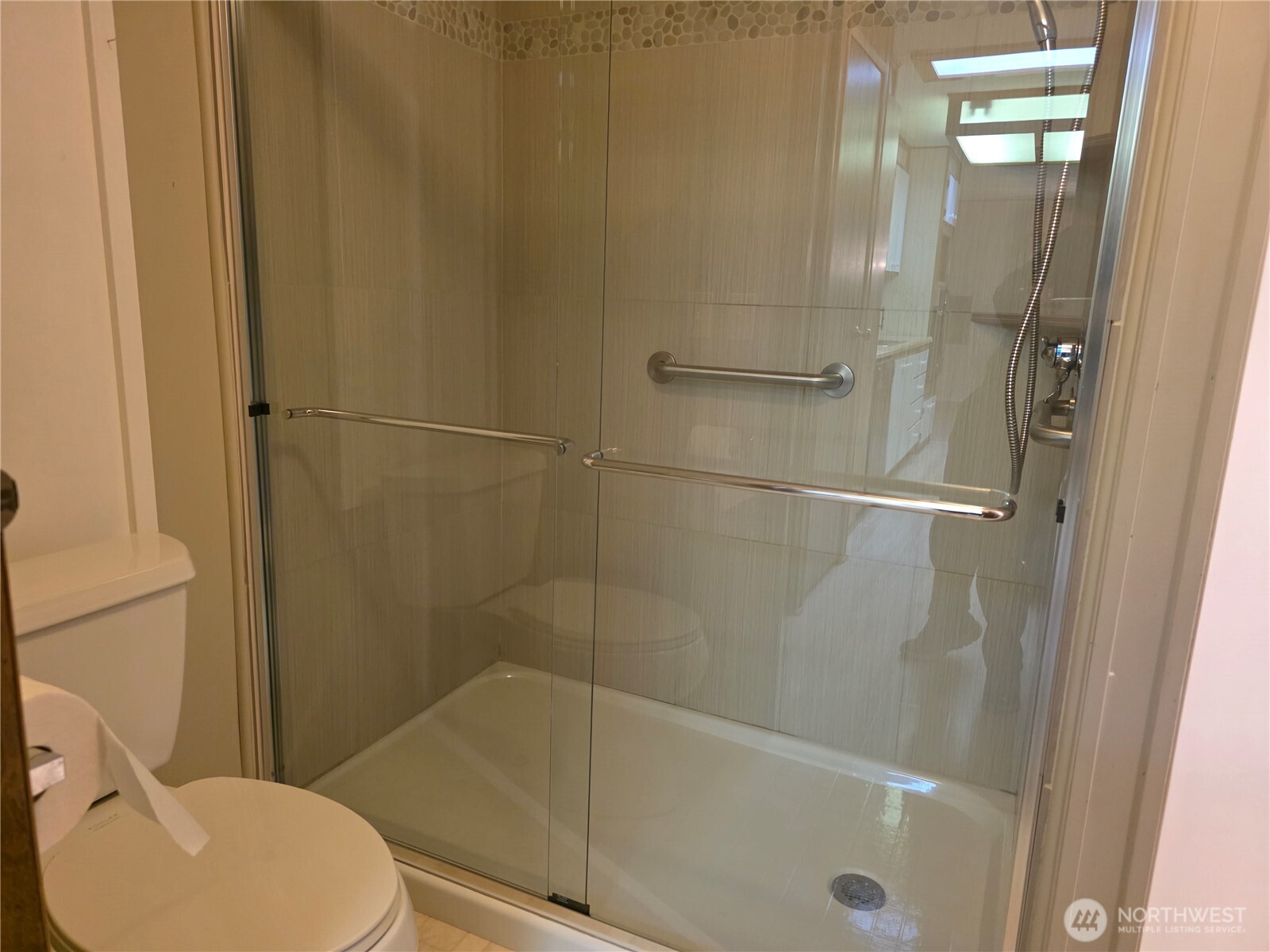 620 112th Street Southeast, Unit 323 Everett, WA 98208 - Photo 12 of 14 a bathroom with a shower and toilet