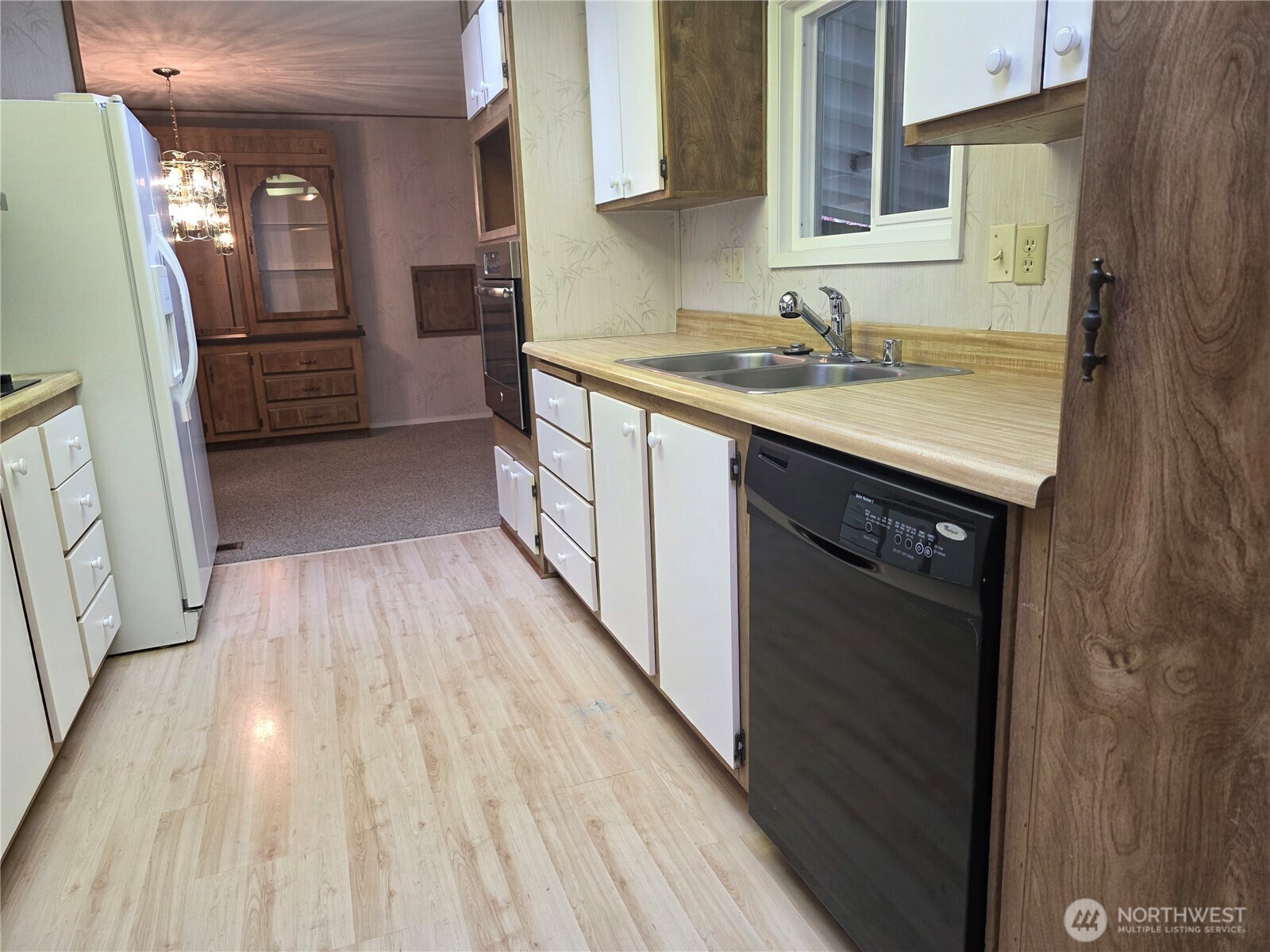 620 112th Street Southeast, Unit 323 Everett, WA 98208 - Photo 7 of 14 a kitchen with a sink and refrigerator