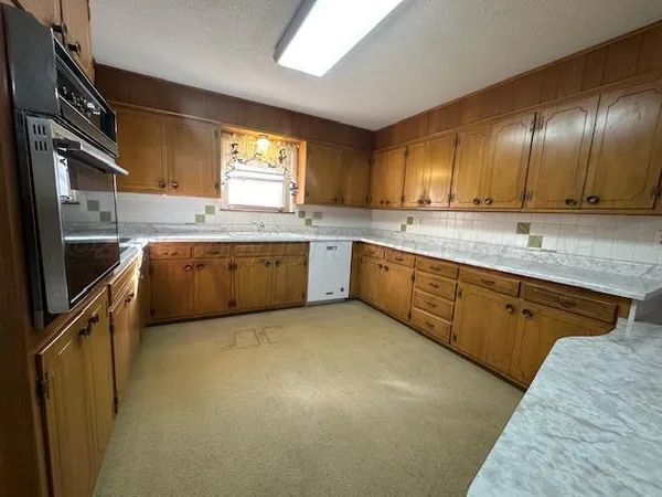 $230,000 | 123 Bailey Avenue, Dumas, TX 79029