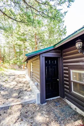 a view of backyard of the house