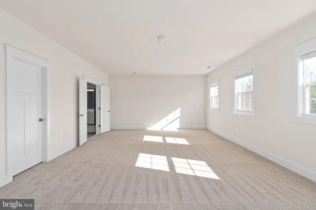 $949,900 | 33 Avalon Lane, Stafford, VA 22556