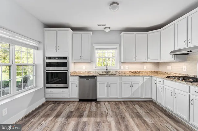 $949,900 | 33 Avalon Lane, Stafford, VA 22556