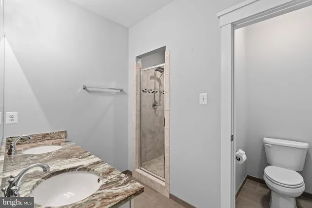 $949,900 | 33 Avalon Lane, Stafford, VA 22556