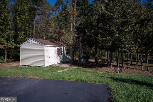 $949,900 | 33 Avalon Lane, Stafford, VA 22556