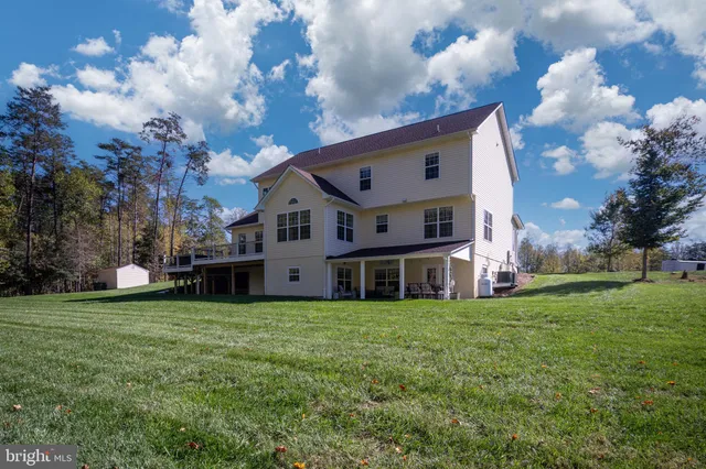 $949,900 | 33 Avalon Lane, Stafford, VA 22556