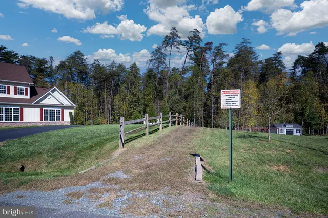 $949,900 | 33 Avalon Lane, Stafford, VA 22556