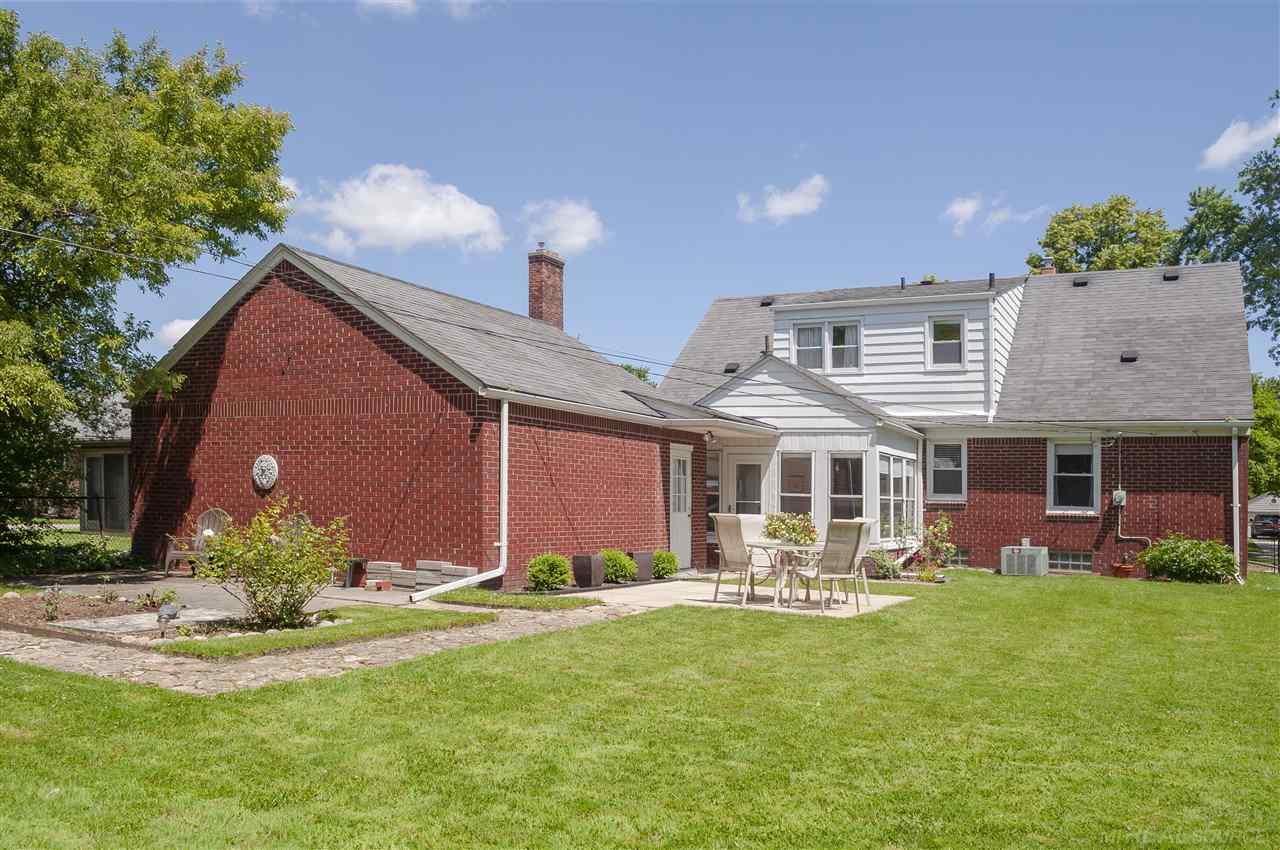 1133 Roslyn Road Grosse Pointe, MI 48236 - Photo 38 of 39 31385462-37.JPG
