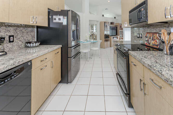 17280 Antigua Point Way Boca Raton, FL 33487 - Photo 20 of 58 Kitchen