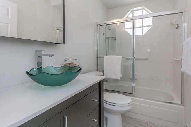 17280 Antigua Point Way Boca Raton, FL 33487 - Photo 25 of 58 Guest Bath