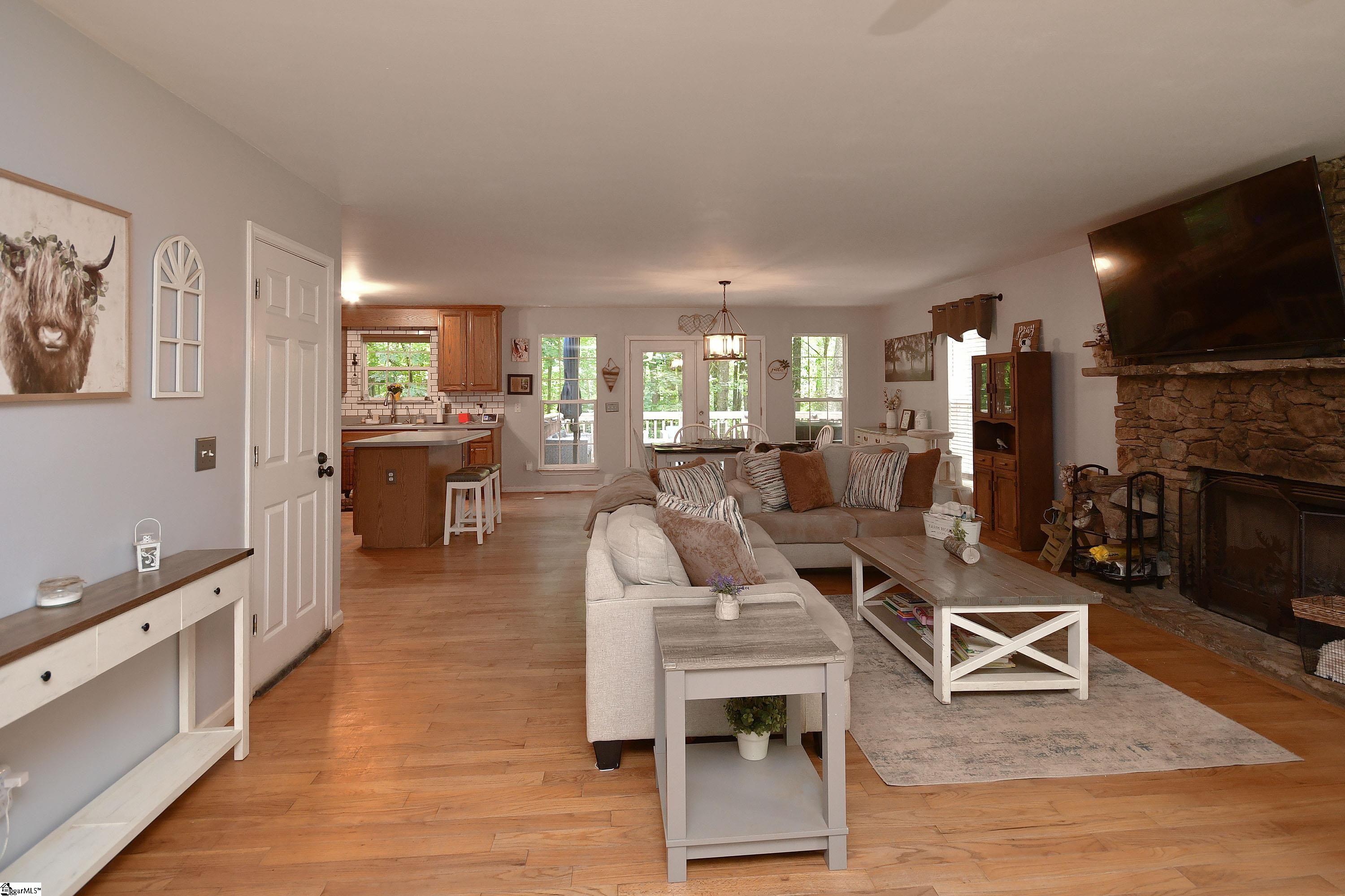 450 Waspnest Road Wellford, SC 29385 - Photo 5 of 32