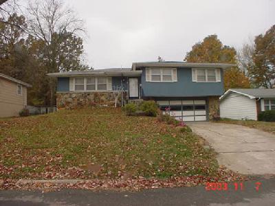 643 South Grandview Avenue Springfield, MO 65802 - Photo 1 of 1 Primary Photo
