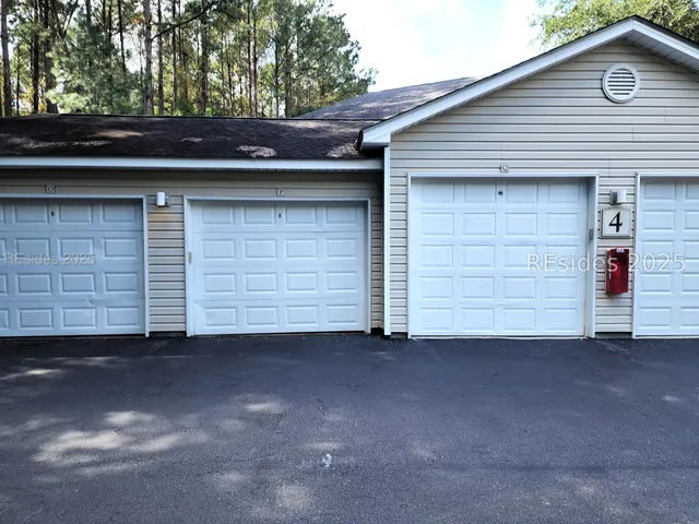 $229,900 | 50 Pebble Beach Cove, Unit H113, Bluffton, SC 29910