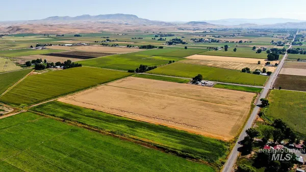 $650,000 | 4 Ave Emmett Id 83617 Avenue, Emmett, ID 83617