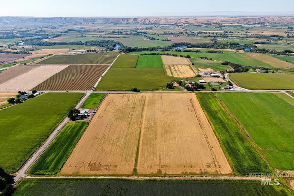 $650,000 | 4 Ave Emmett Id 83617 Avenue, Emmett, ID 83617