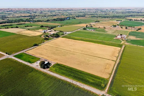 $650,000 | 4 Ave Emmett Id 83617 Avenue, Emmett, ID 83617