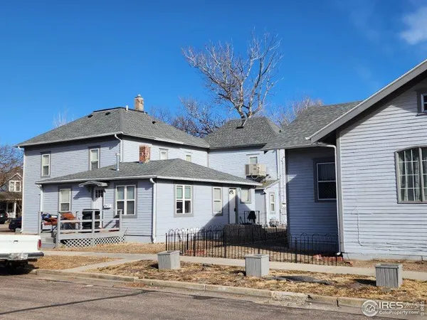 a view of a house with a yard and plants