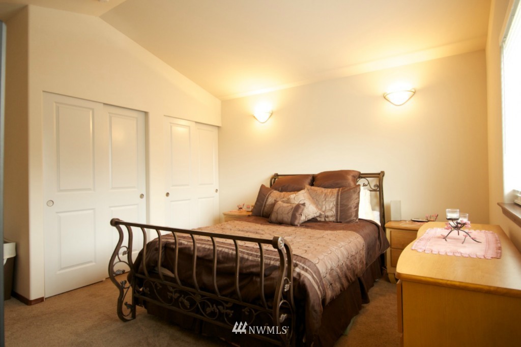 2555 Southwest Navigator Loop Oak Harbor, WA 98277 - Photo 12 of 20 Gallery Image 12