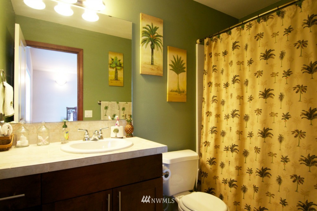 2555 Southwest Navigator Loop Oak Harbor, WA 98277 - Photo 13 of 20 Gallery Image 13