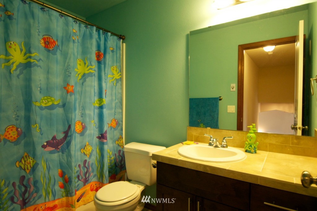 2555 Southwest Navigator Loop Oak Harbor, WA 98277 - Photo 15 of 20 Gallery Image 15
