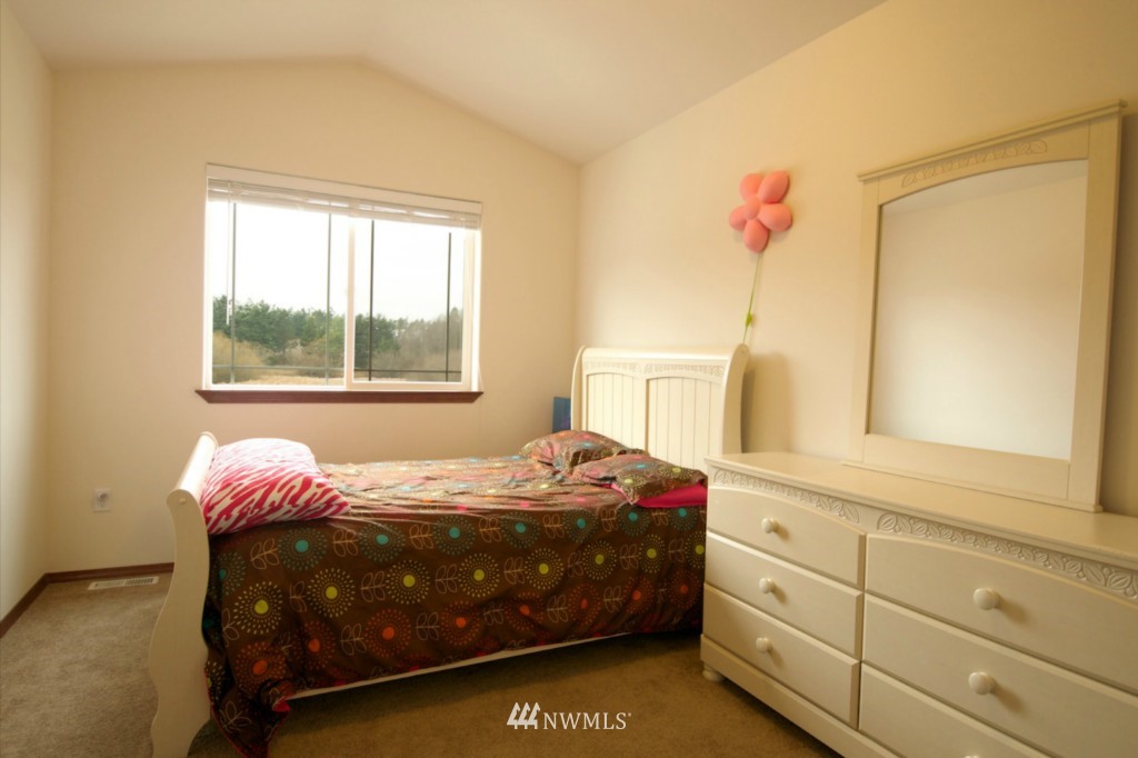 2555 Southwest Navigator Loop Oak Harbor, WA 98277 - Photo 16 of 20 Gallery Image 16