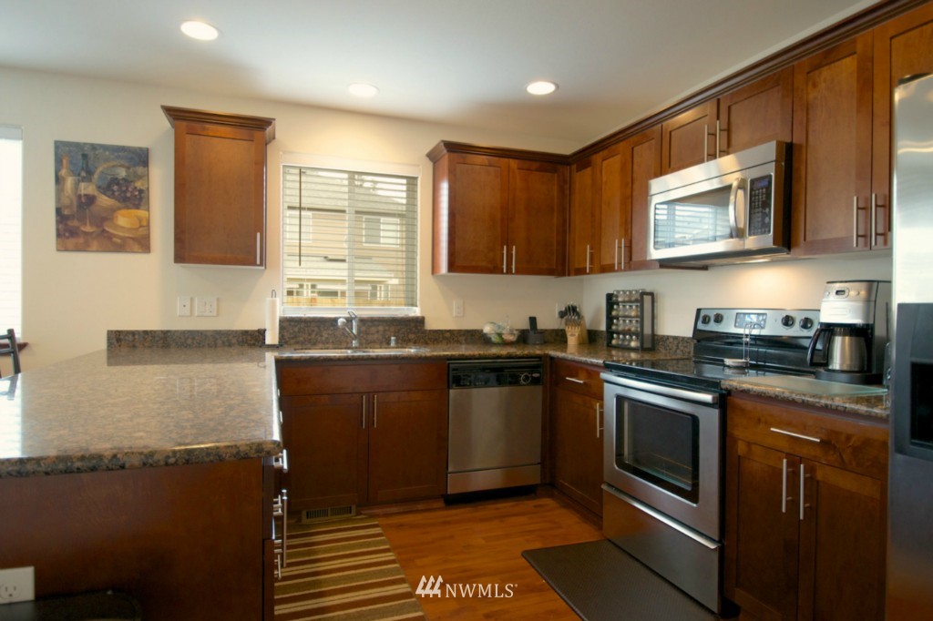 2555 Southwest Navigator Loop Oak Harbor, WA 98277 - Photo 8 of 20 Gallery Image 8