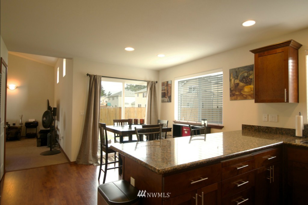 2555 Southwest Navigator Loop Oak Harbor, WA 98277 - Photo 9 of 20 Gallery Image 9